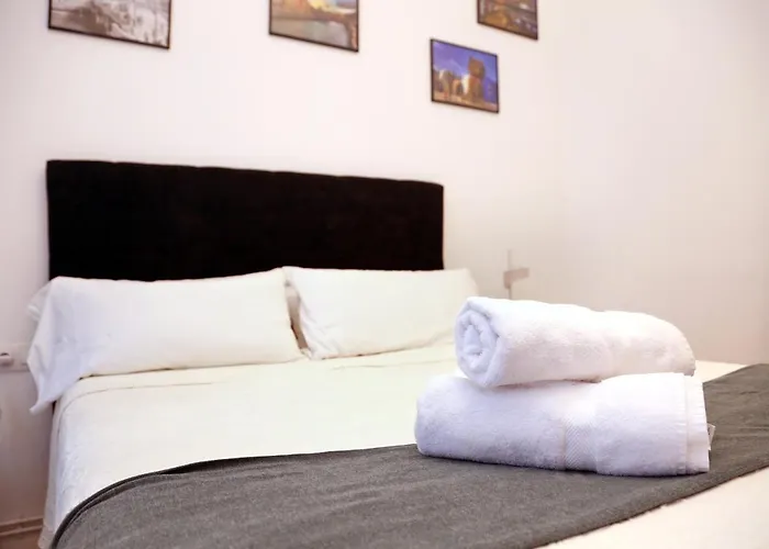 Piso Exclusivo Frente Al Casco Viejo Con Parking Gratis